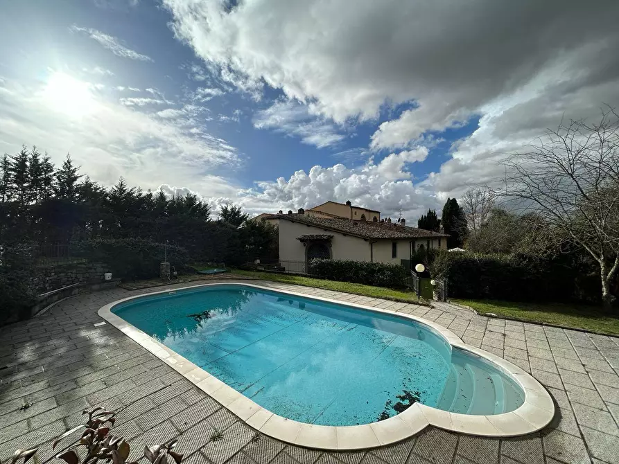 Immagine 1 di Villa in vendita  in via Vincigliata a Firenze