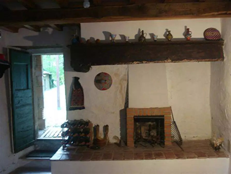 Immagine 26 di Rustico / casale in vendita  in località Gugena 100 a Londa