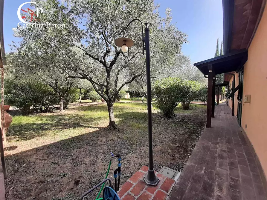 Immagine 3 di Villa in vendita  in piazza della Libertà 10 a Cecina