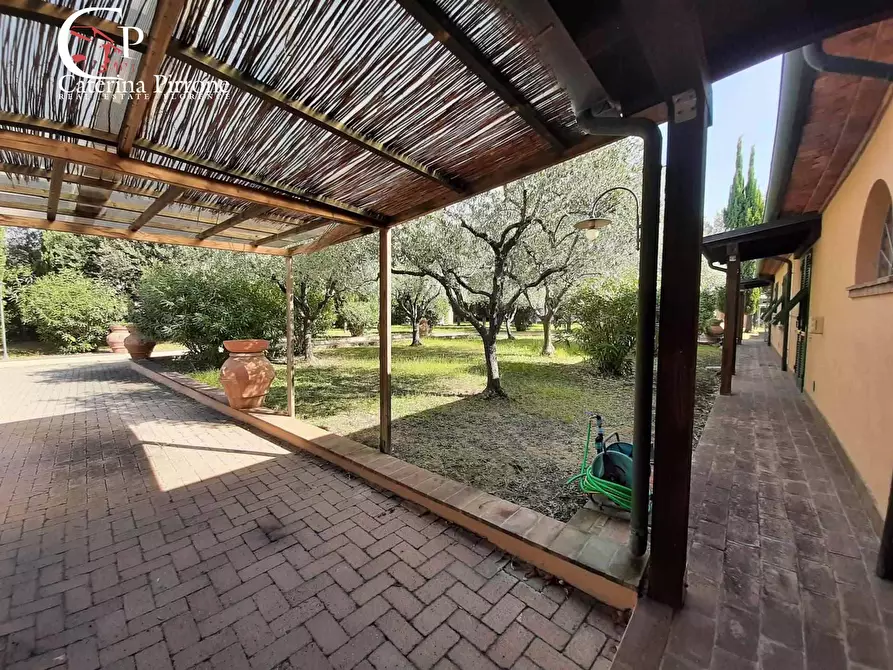 Immagine 5 di Villa in vendita  in piazza della Libertà 10 a Cecina