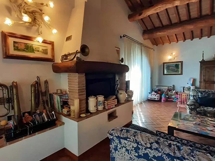 Immagine 9 di Villa in vendita  in piazza della Libertà 10 a Cecina