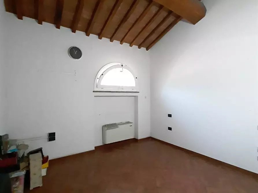 Immagine 13 di Villa in vendita  in piazza della Libertà 10 a Cecina