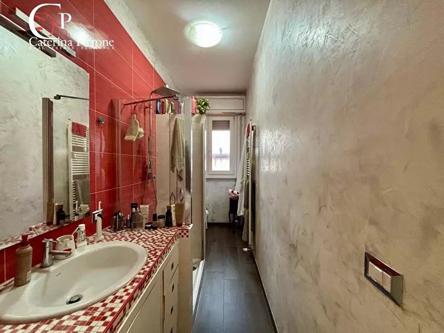 Immagine 15 di Appartamento in vendita  in via Uguccione Della Faggiola 20 a Firenze