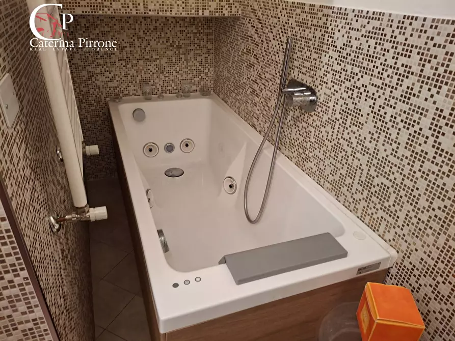 Immagine 38 di Appartamento in vendita  in viale dei Mille 31 a Firenze