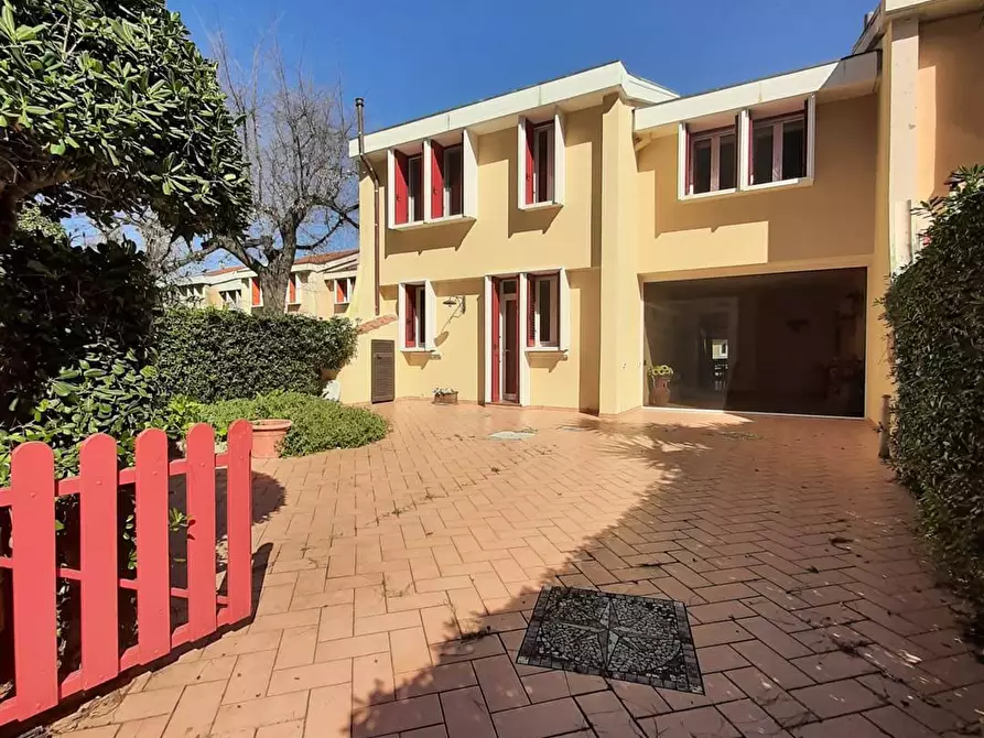 Immagine 18 di Casa indipendente in vendita  in via Metauro 10 a Cecina