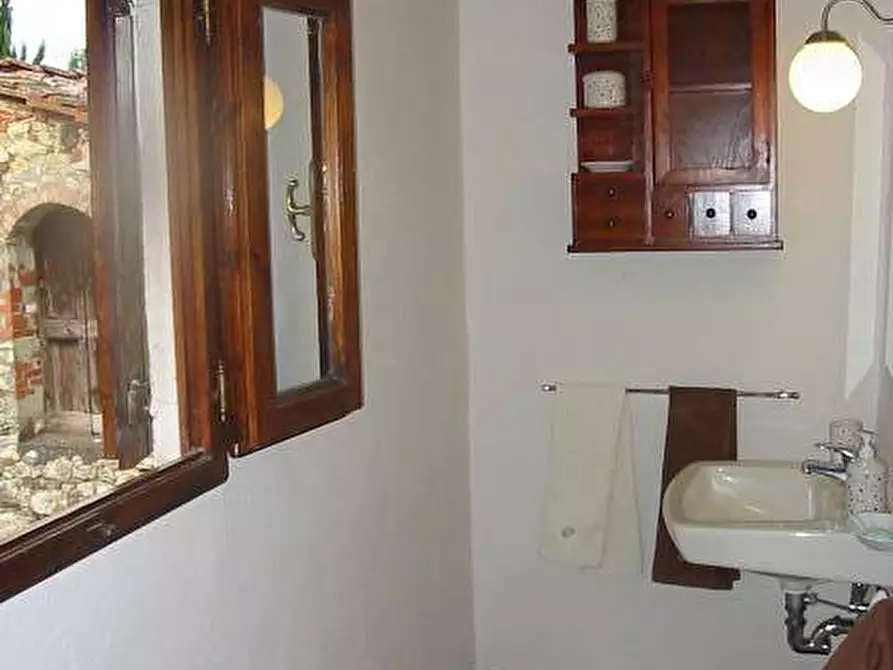 Immagine 13 di Rustico / casale in vendita  in località Le Valli 7 a Figline Valdarno