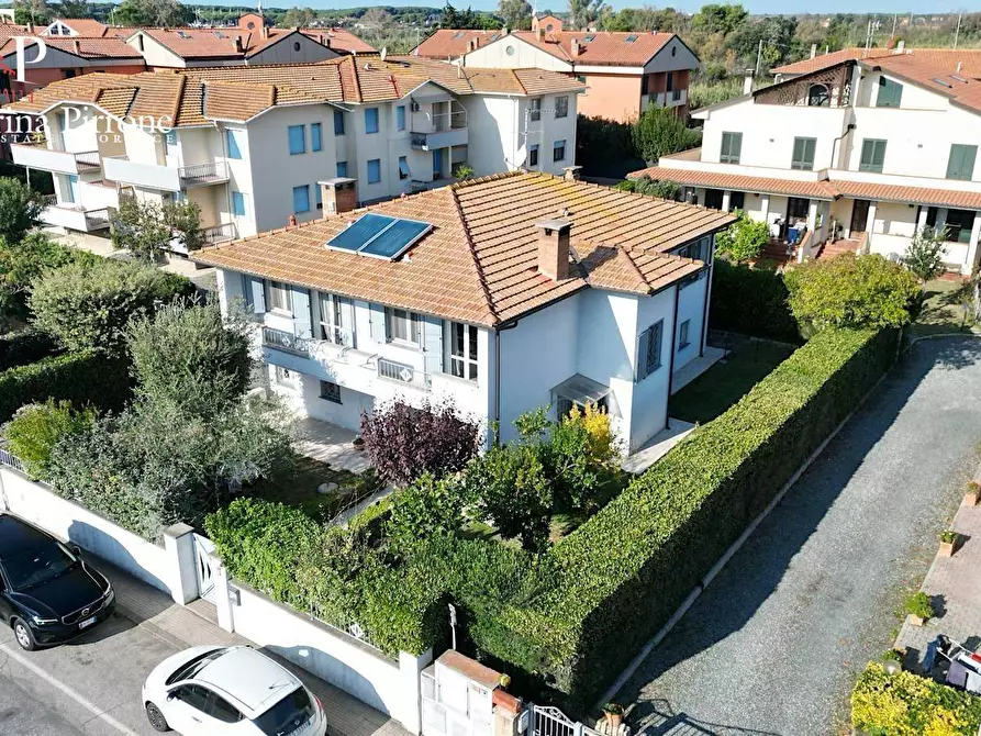 Immagine 4 di Villa in vendita  in via Carlo Ginori 10 a Cecina