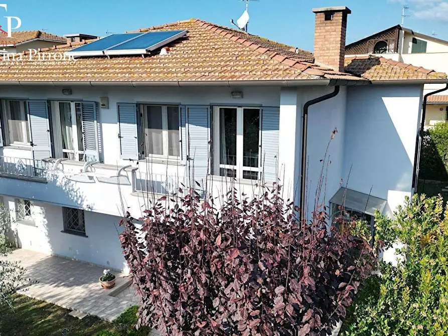 Immagine 10 di Villa in vendita  in via Carlo Ginori 10 a Cecina