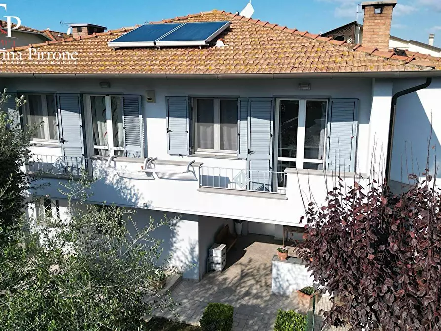 Immagine 9 di Villa in vendita  in via Carlo Ginori 10 a Cecina