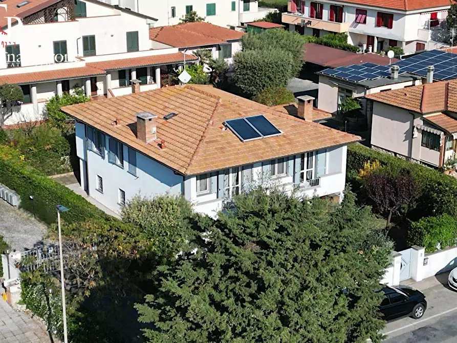 Immagine 5 di Villa in vendita  in via Carlo Ginori 10 a Cecina