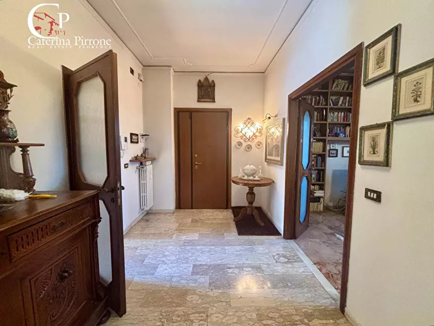 Immagine 2 di Appartamento in vendita  in Lungarno Francesco Ferrucci 35 a Firenze