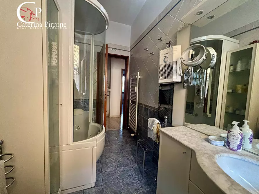 Immagine 14 di Appartamento in vendita  in Lungarno Francesco Ferrucci 35 a Firenze