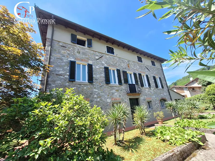 Immagine 3 di Villa in vendita  in via Roma 10 a Pescaglia