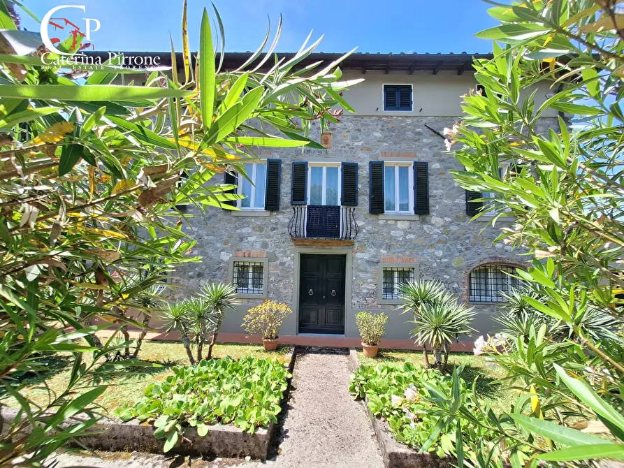 Immagine 1 di Villa in vendita  in via Roma 10 a Pescaglia