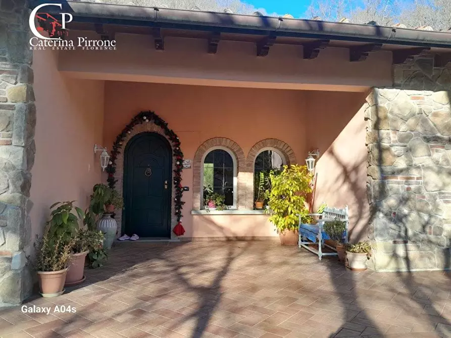 Immagine 3 di Villa in vendita  in via del Lago 1 a Londa