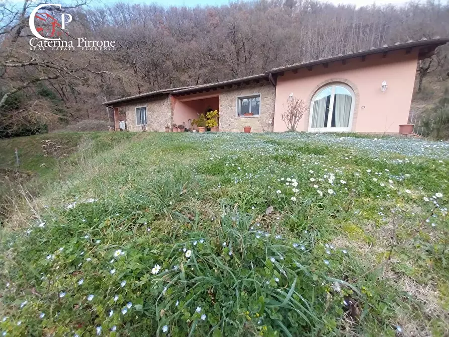 Immagine 12 di Villa in vendita  in via del Lago 1 a Londa