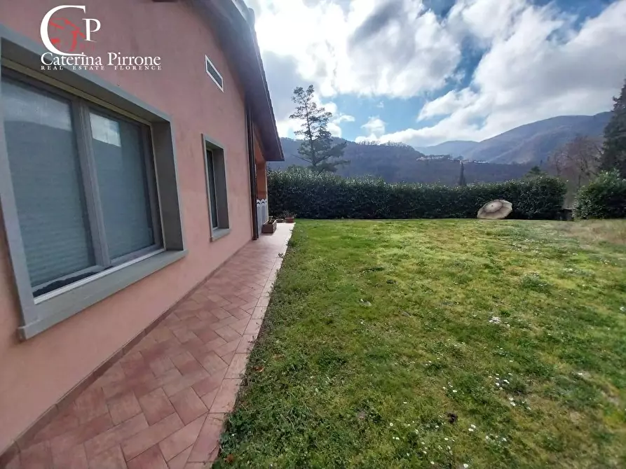 Immagine 15 di Villa in vendita  in via del Lago 1 a Londa