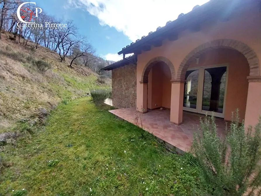 Immagine 16 di Villa in vendita  in via del Lago 1 a Londa