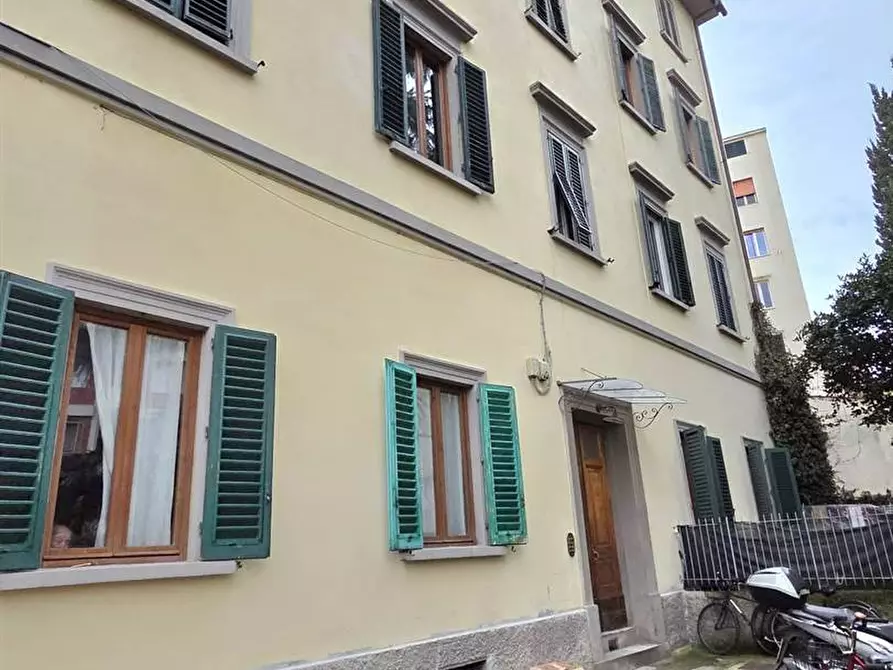 Immagine 2 di Appartamento in vendita  in via Arnolfo 40 a Firenze