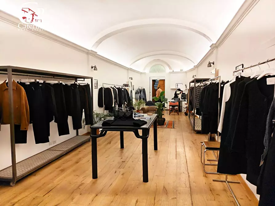 Immagine 1 di Negozio in vendita  in via Maggio 11 a Firenze