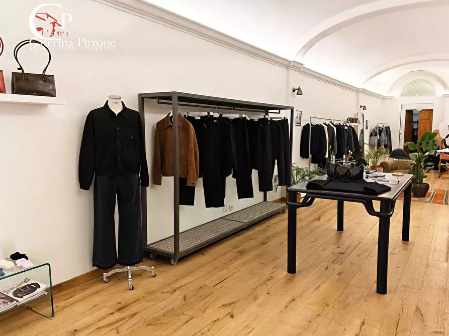 Immagine 2 di Negozio in vendita  in via Maggio 11 a Firenze