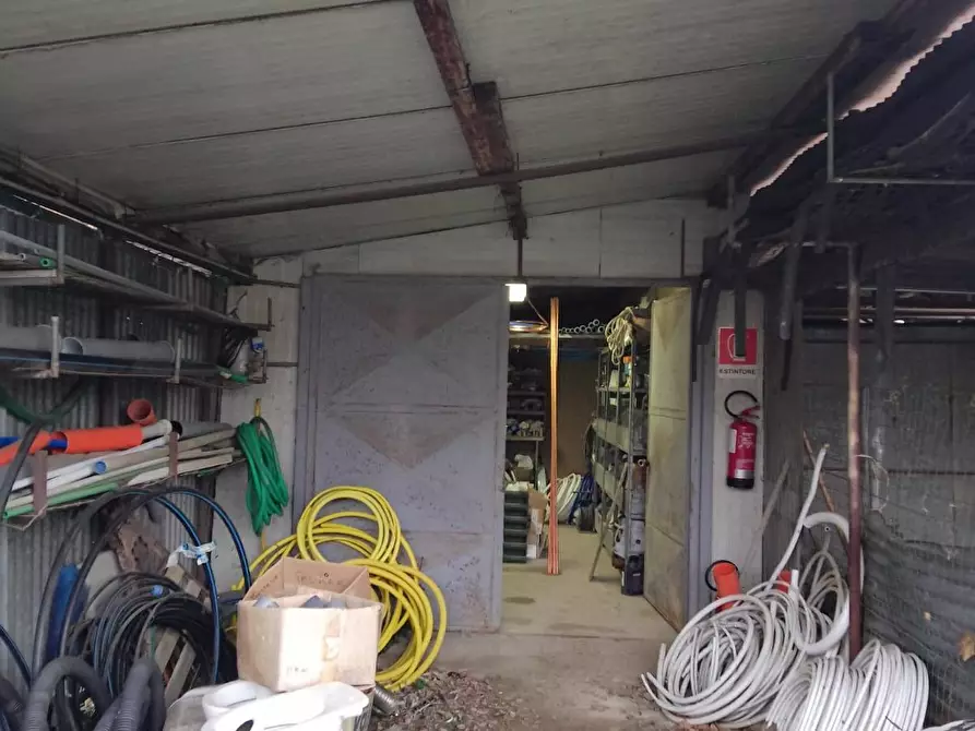 Immagine 2 di Box auto in vendita  in via Chiantigiana 12 a Firenze