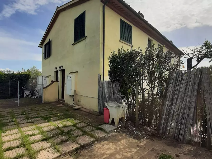 Immagine 17 di Appartamento in vendita  in via Giuseppe Parini 10 a Cecina