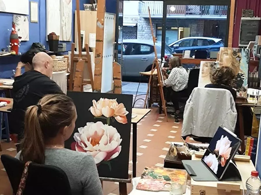 Immagine 4 di Negozio in vendita  in via Lunga a Firenze