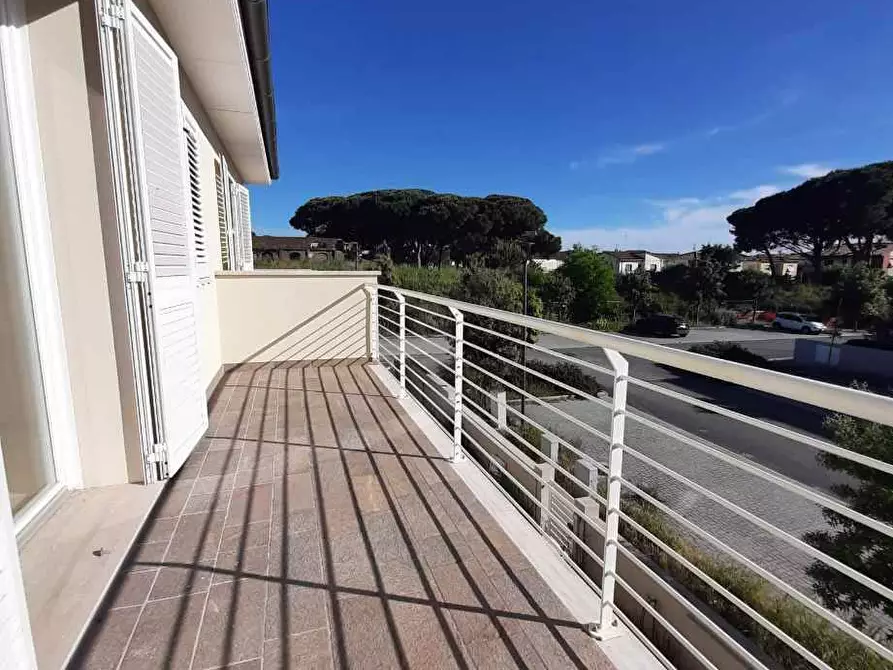 Immagine 8 di Appartamento in vendita  in viale Galliano 10 a Cecina