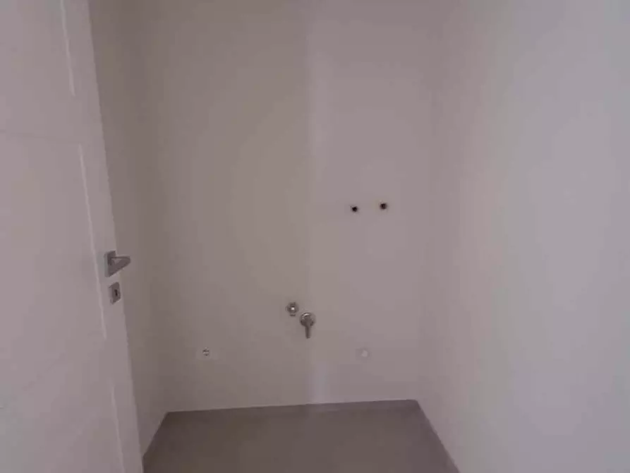 Immagine 16 di Appartamento in vendita  in viale Galliano 10 a Cecina