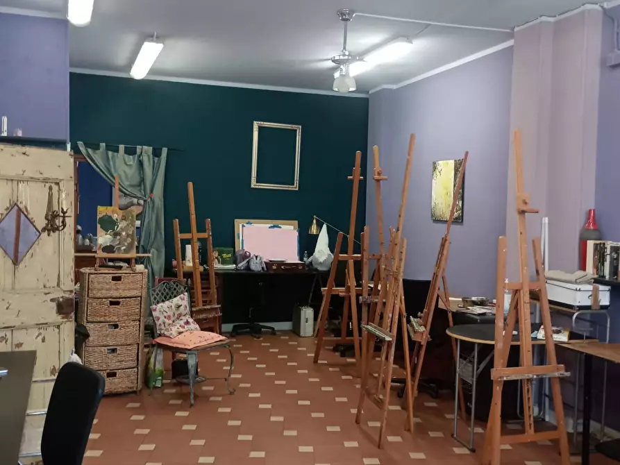 Immagine 11 di Negozio in vendita  in via Lunga 40 a Firenze