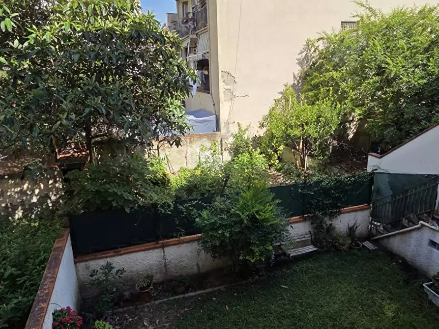 Immagine 34 di Appartamento in vendita  in Via Pasquale Villari 17 a Firenze