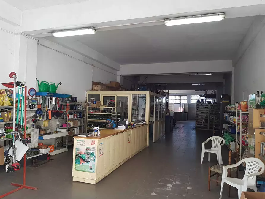 Immagine 2 di Negozio in vendita  a Paterno'