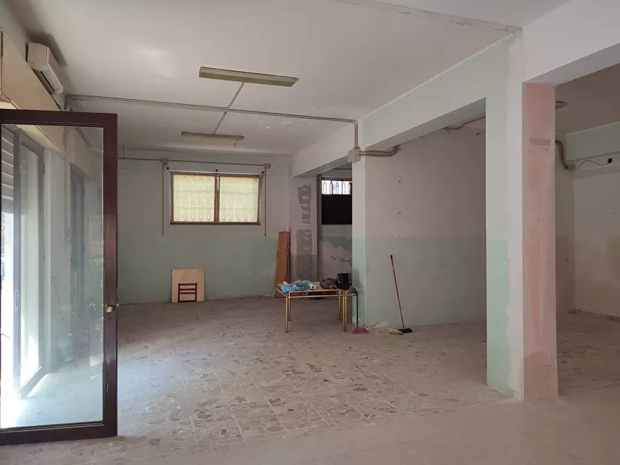 Immagine 7 di Negozio in vendita  a Belpasso