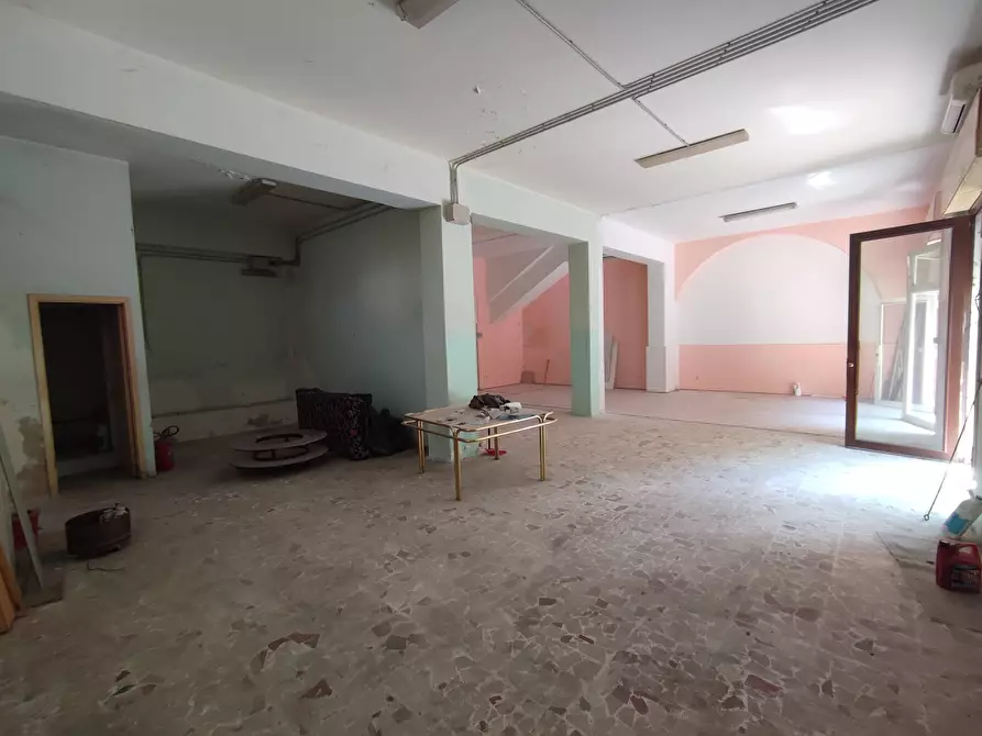 Immagine 8 di Negozio in vendita  a Belpasso