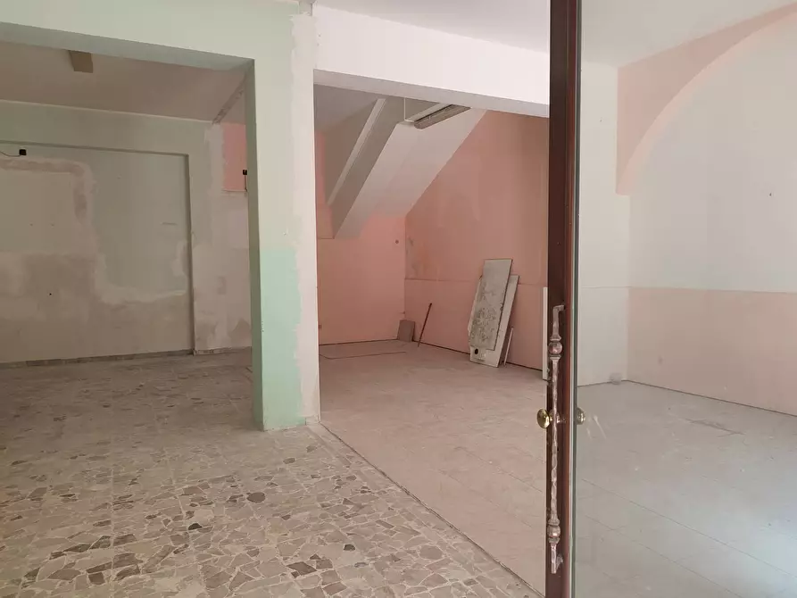 Immagine 13 di Negozio in vendita  a Belpasso
