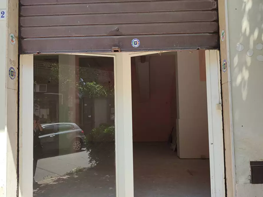 Immagine 14 di Negozio in vendita  a Belpasso