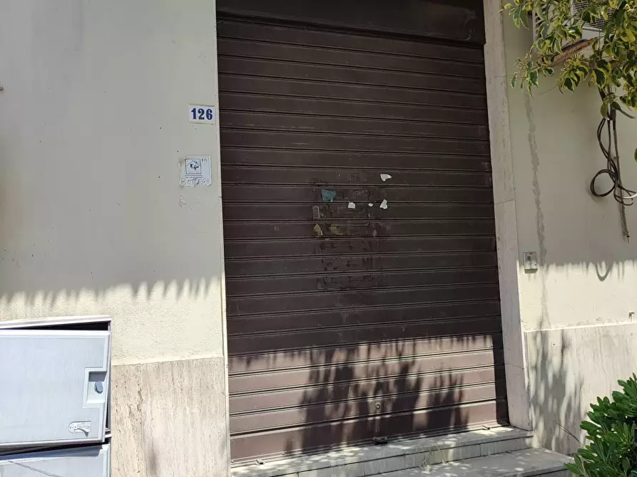 Immagine 16 di Negozio in vendita  a Belpasso