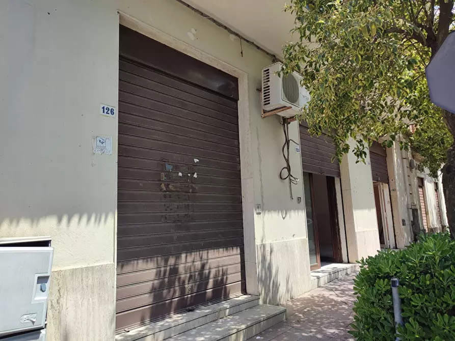 Immagine 17 di Negozio in vendita  a Belpasso