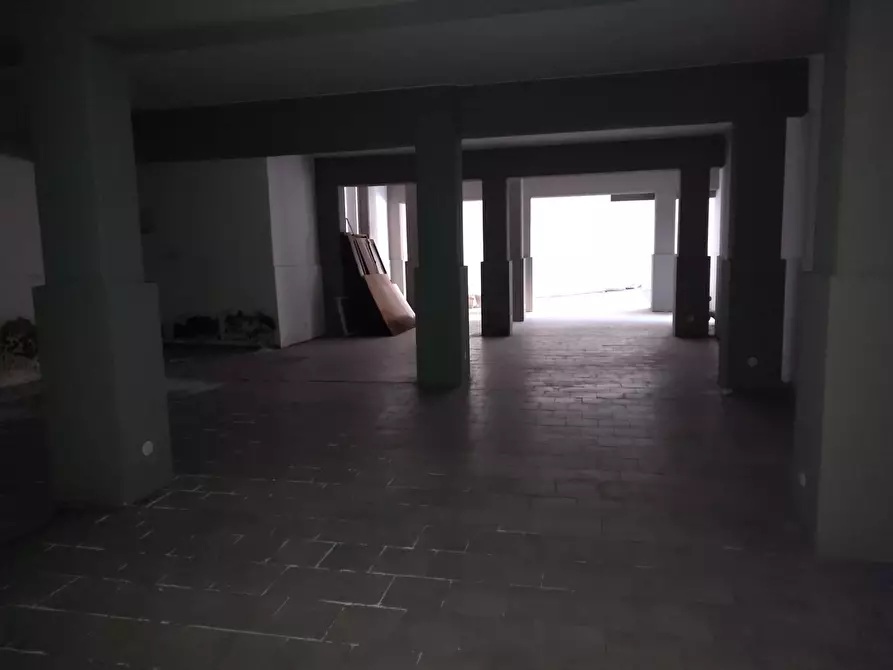 Immagine 3 di Box auto in vendita  a Gravina Di Catania