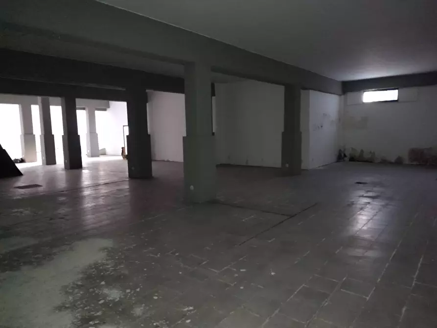 Immagine 4 di Box auto in vendita  a Gravina Di Catania