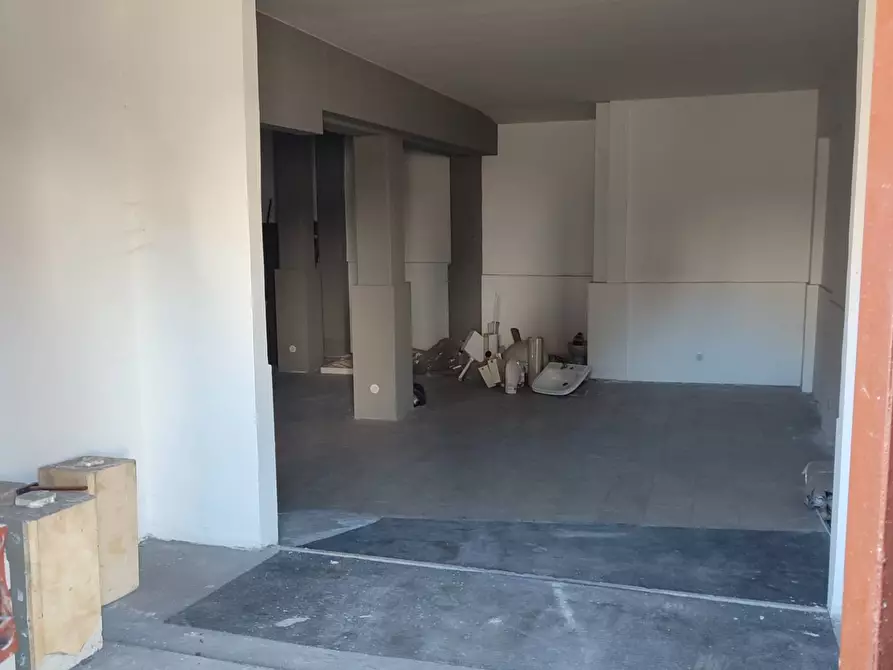 Immagine 5 di Box auto in vendita  a Gravina Di Catania