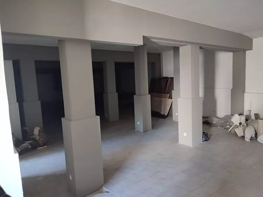 Immagine 6 di Box auto in vendita  a Gravina Di Catania