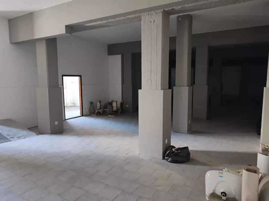 Immagine 7 di Box auto in vendita  a Gravina Di Catania