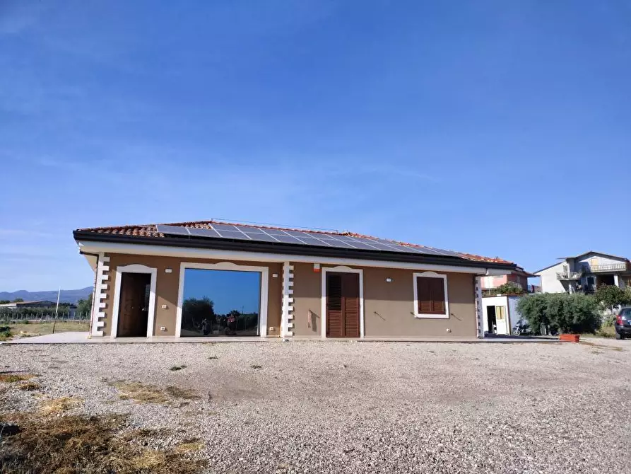 Immagine 1 di Villa in vendita  a Belpasso