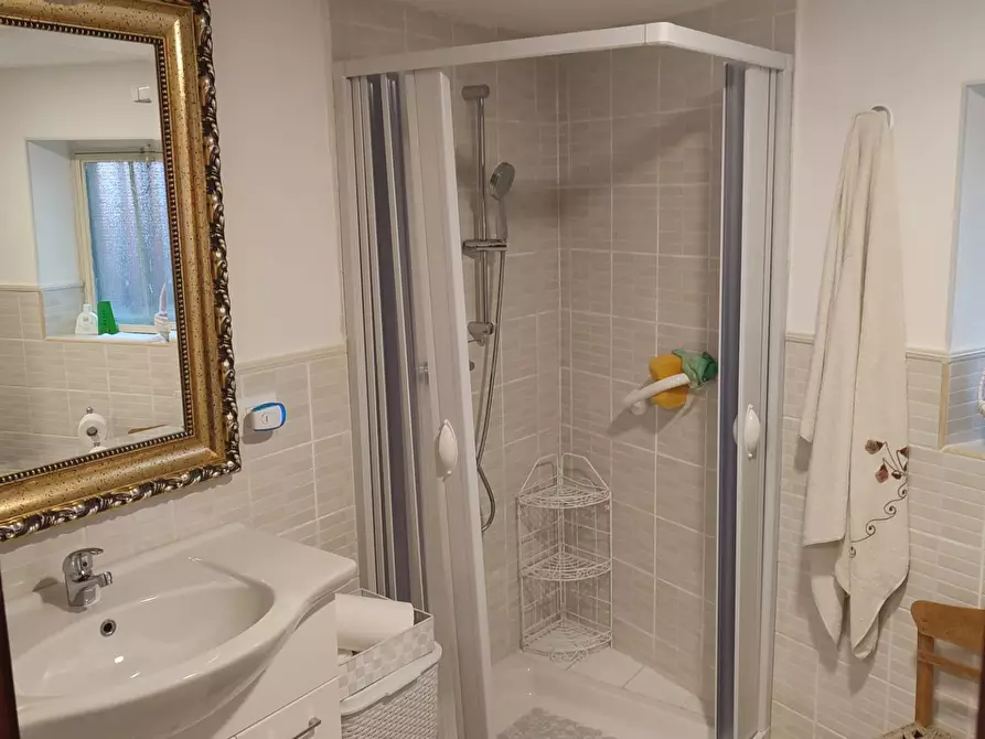 Immagine 14 di Casa indipendente in vendita  a Gravina Di Catania