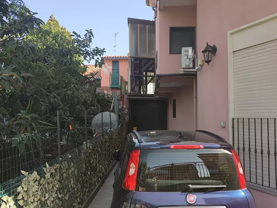 Immagine 5 di Casa indipendente in vendita  a Gravina Di Catania