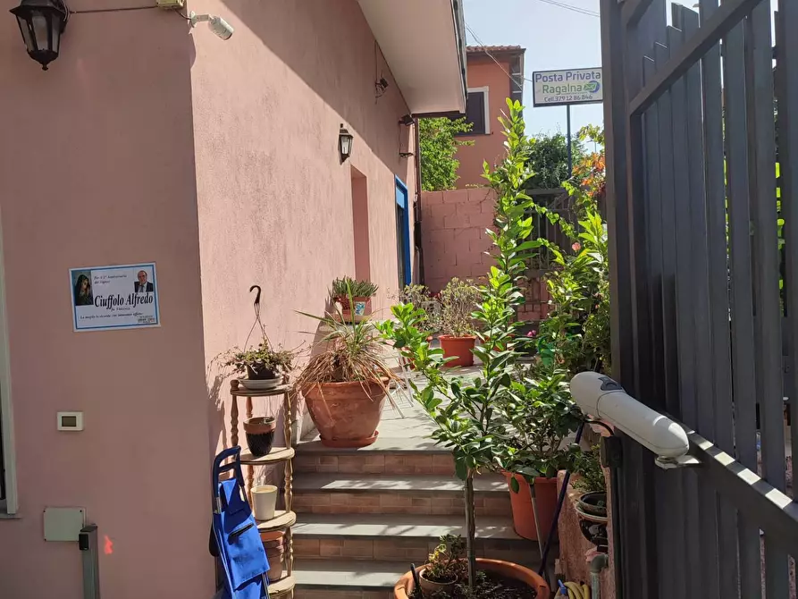 Immagine 4 di Casa indipendente in vendita  a Gravina Di Catania