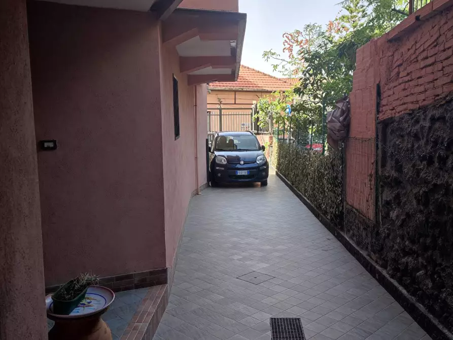 Immagine 6 di Casa indipendente in vendita  a Gravina Di Catania