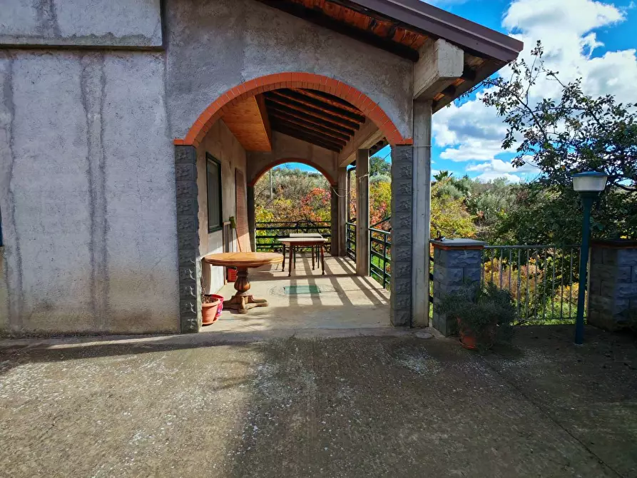 Immagine 3 di Villa in vendita  a Santa Maria Di Licodia